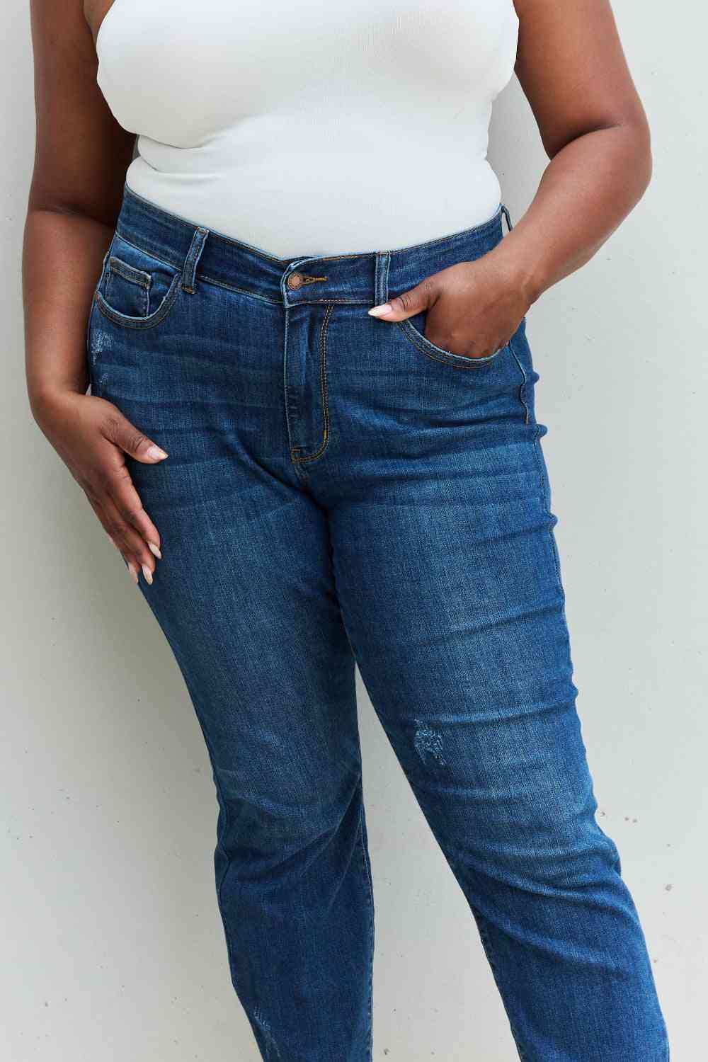 Judy Blue Aila Regular Full Size Mid Rise Cropped Relax Fit Jeans